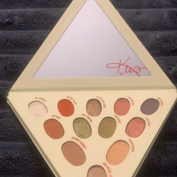 Kylie Cosmetics x Kris Martini Palette - Picture 5 of 10